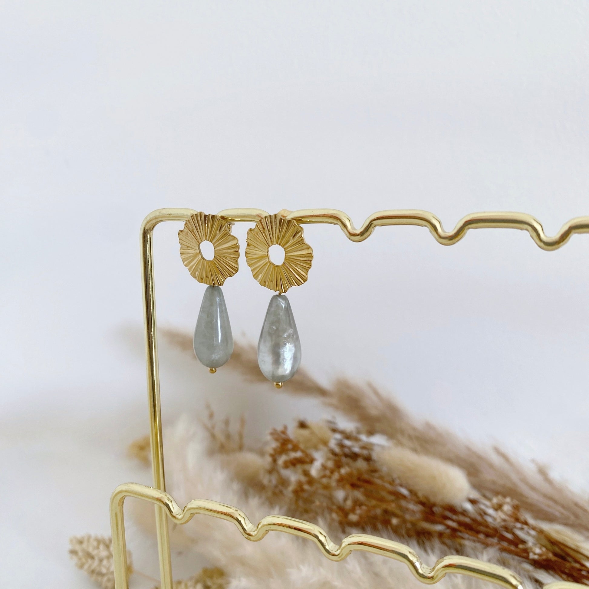 Boucles d'oreilles pour femme fleur avec goutte en résine bleu gris