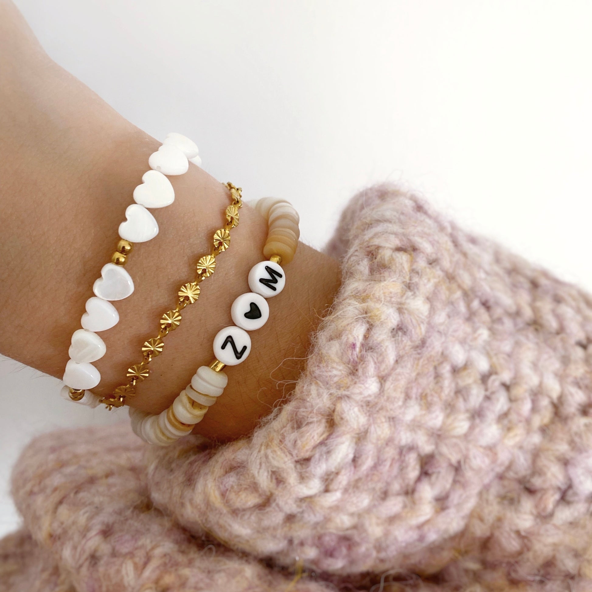 Bracelet de perles en forme de coeur blanc avec perles dorées pour femme bijoux création française